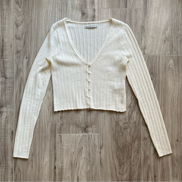 Abercrombie & Fitch Tops - Abercrombie ivory cropped ribbed buttoned long sleeve cardigan top size XS